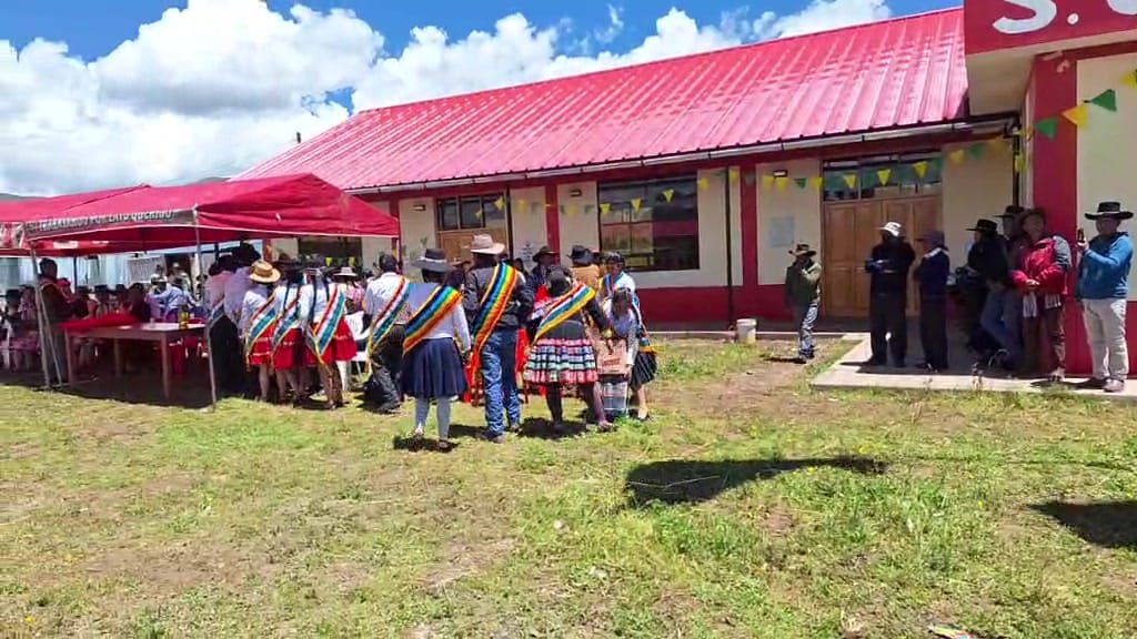 𝗙𝗘𝗟𝗜𝗭 𝗩𝗜 𝗔𝗡𝗜𝗩𝗘𝗥𝗦𝗔𝗥𝗜𝗢 𝗖𝗢𝗠𝗨𝗡𝗜𝗗𝗔𝗗 𝗗𝗘 𝗖𝗖𝗢𝗖𝗛𝗔𝗣𝗔𝗧𝗔