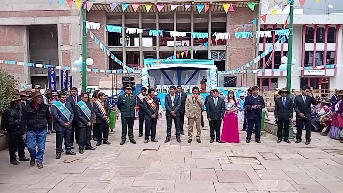 DESFILE CIVICO POR LOS 25 AÑOS I.E. HORACIOS ZEVALLOS GAMEZ LAYO